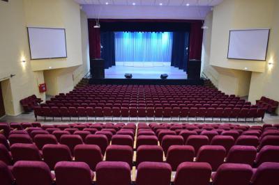 При поддержке Рязанской НПК МКЦ оснастил зрительный зал новыми креслами